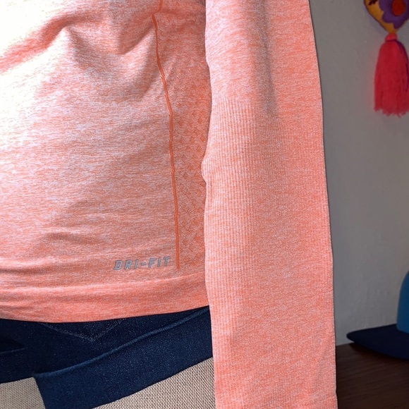 Nike - Picture 4 of 9